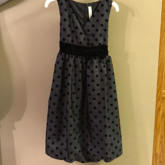 Girl’s fancy dress and sweater - Picture 3 of 5